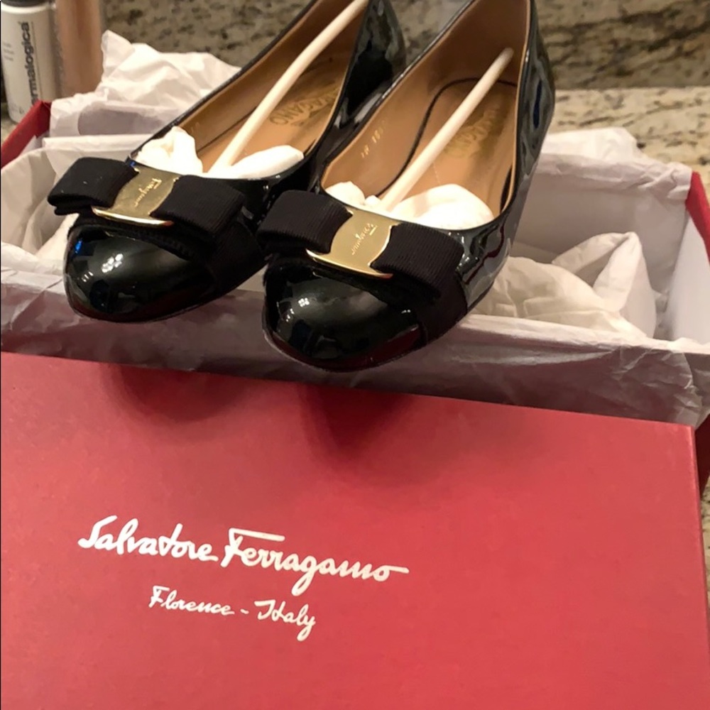 Salvatore Ferragamo Varina Size 6.5 Black